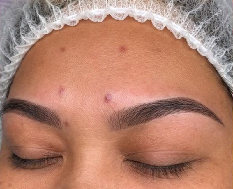 Freshly shaped, defined brows after a combrows session